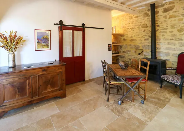 Authentic With Pool Near Uzes Feriehus