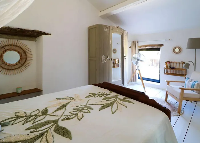 Authentic With Pool Near Uzes