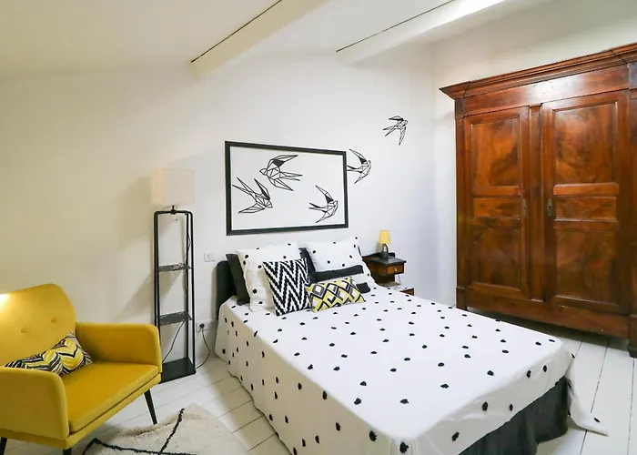 Authentic With Pool Near Uzes Feriehus